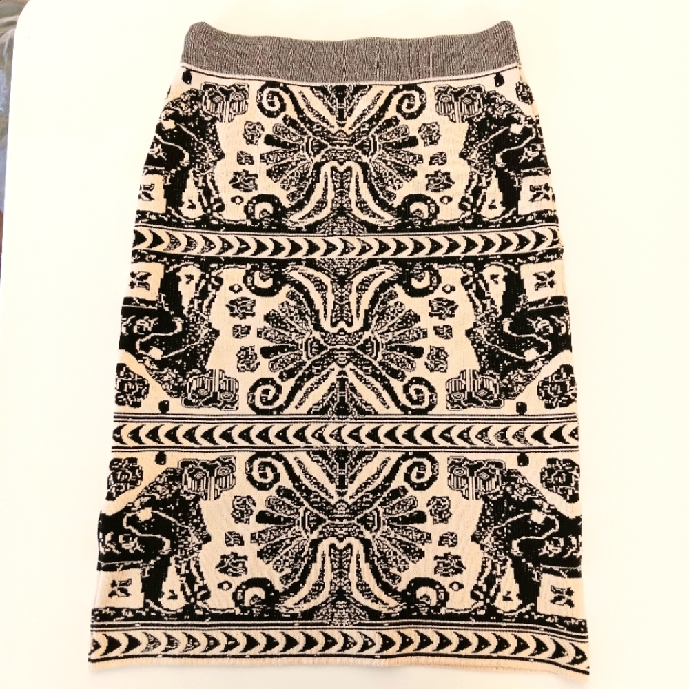 Wow! Abstract Buddha with tigers stretchy knit pencil skirt. 25" waist. Small